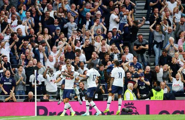 杜兰特篮下强打稳定胜局（杜兰特内线统治锁定胜局）