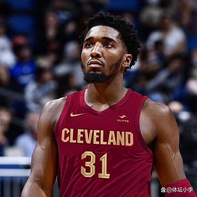 环足奖2025年最佳前锋投票：亚马尔第一，姆巴佩、登贝莱二三（2025年环足奖最佳前锋投票结果：亚马尔居首，姆巴佩、登贝莱分列二三）