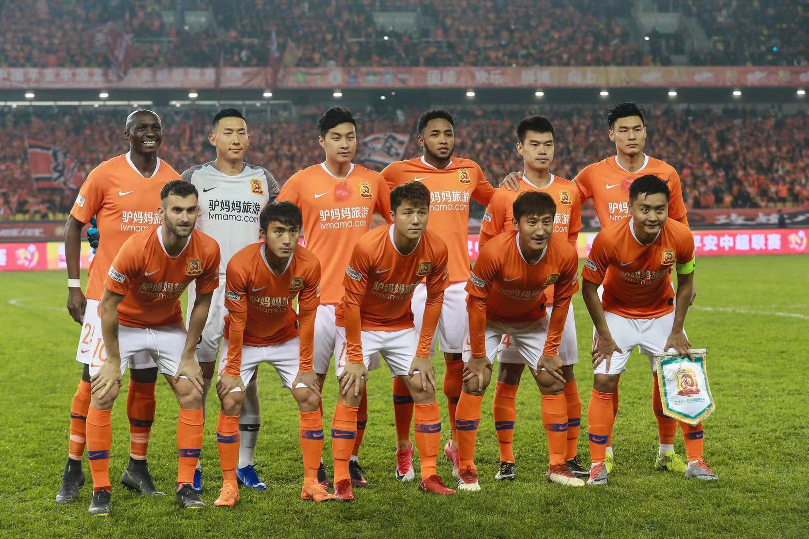 逆转！30岁锋霸独造2球，西甲豪强连进3球，欧冠翻盘（欧冠大逆袭：30岁锋霸独造两球，西甲豪门连轰三球完成翻盘）