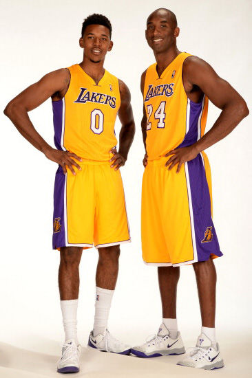 世体：霍安-加西亚因遭受撞击一瘸一拐，但能出战本轮欧冠（世体：霍安-加西亚遭撞击致跛行，仍将出战本轮欧冠）