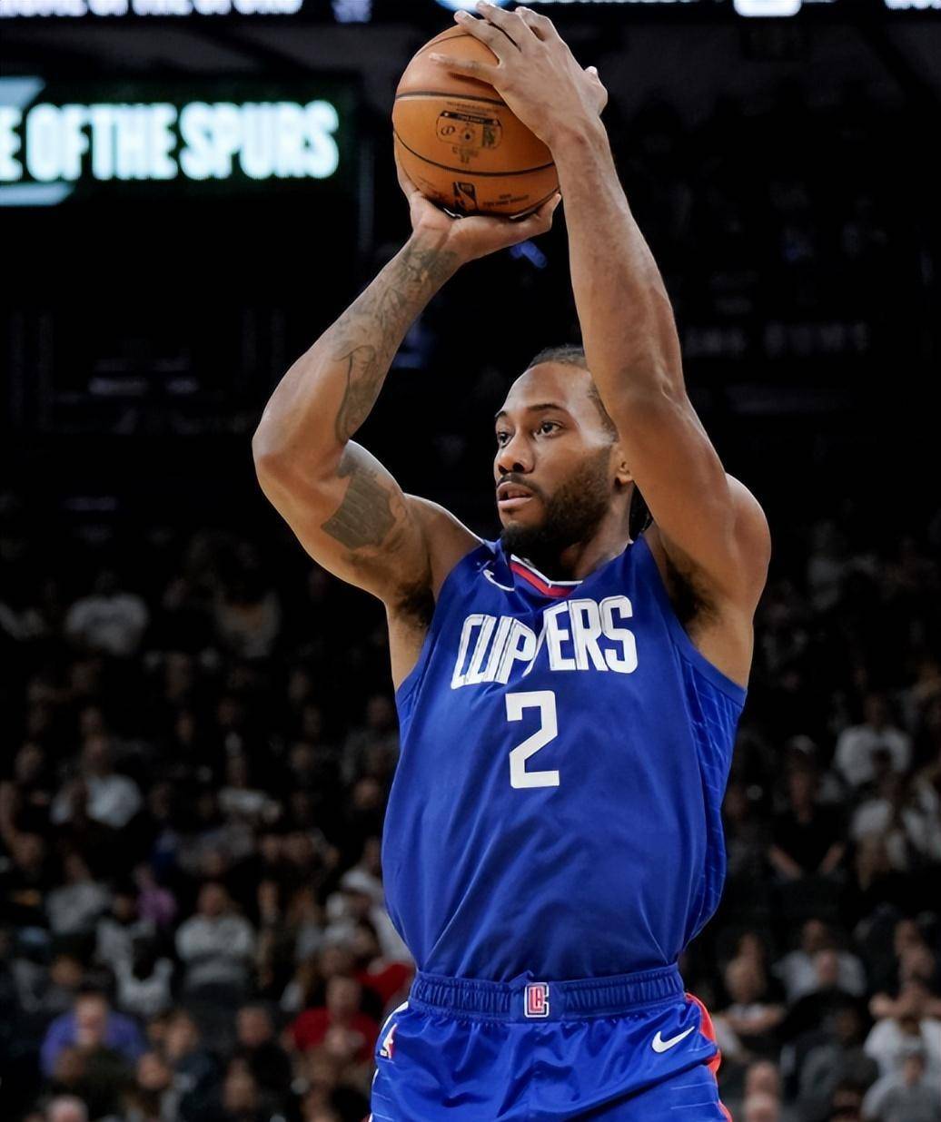 状态出色！哈登半场17分5助，伦纳德轰下18分（状态拉满！哈登半场17分5助攻，伦纳德砍下18分）