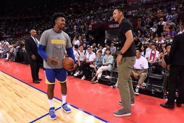 那不勒斯官方：洛博特卡在意杯赛前热身时左腿后胫肌拉伤（那不勒斯官方消息：意杯赛前热身时，洛博特卡左腿后胫肌拉伤）