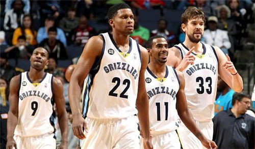 无缘联赛三连冠，神户主帅吉田孝行赛后发布会哽咽宣布辞职（三连冠梦碎，神户主帅吉田孝行赛后哽咽请辞）