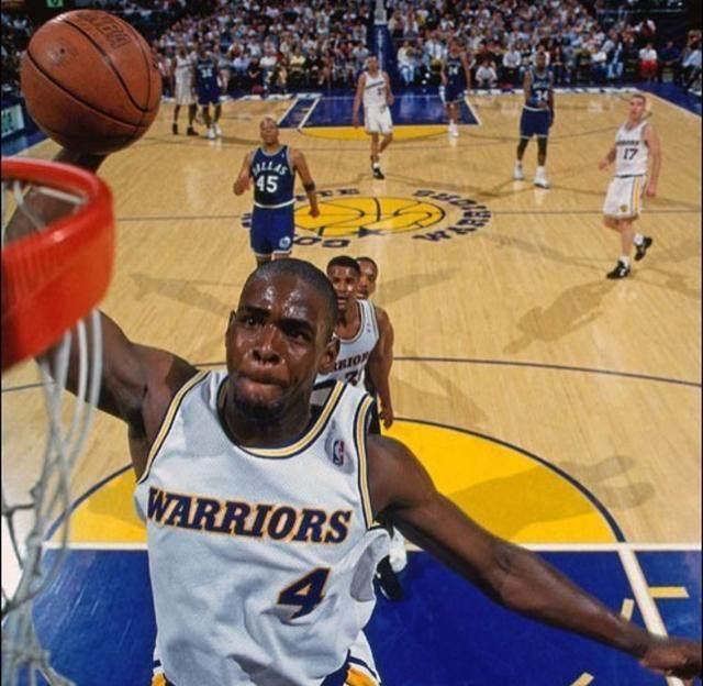 韩足晚报（2025.11.14）完胜，韩国拿到关键胜利（韩足晚报（2025.11.14）：韩国完胜拿下关键三分）