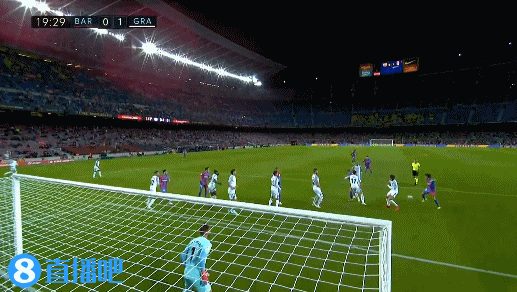 足球中超新外援亮相，身体对抗惊人