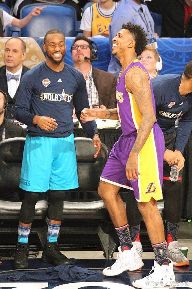 中足联颁奖：申花外租广西球员费尔南多当选中乙赛季最佳球员（中足联颁奖礼：申花外租至广西的费尔南多荣膺中乙赛季最佳球员）