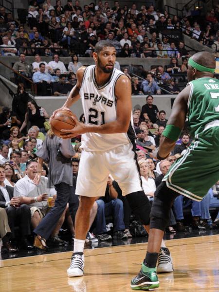 半场：云南1-0西海岸，奥斯卡助攻恩里克闪击（半场战报：云南1-0领先西海岸，奥斯卡助攻恩里克闪电破门）