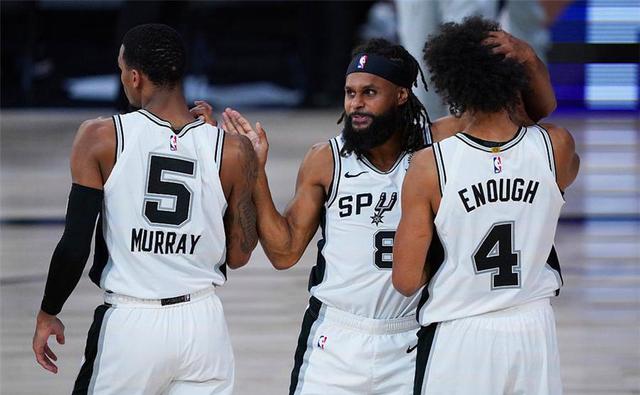 这脚任意球让门将都愣住了（这记任意球让门将目瞪口呆）