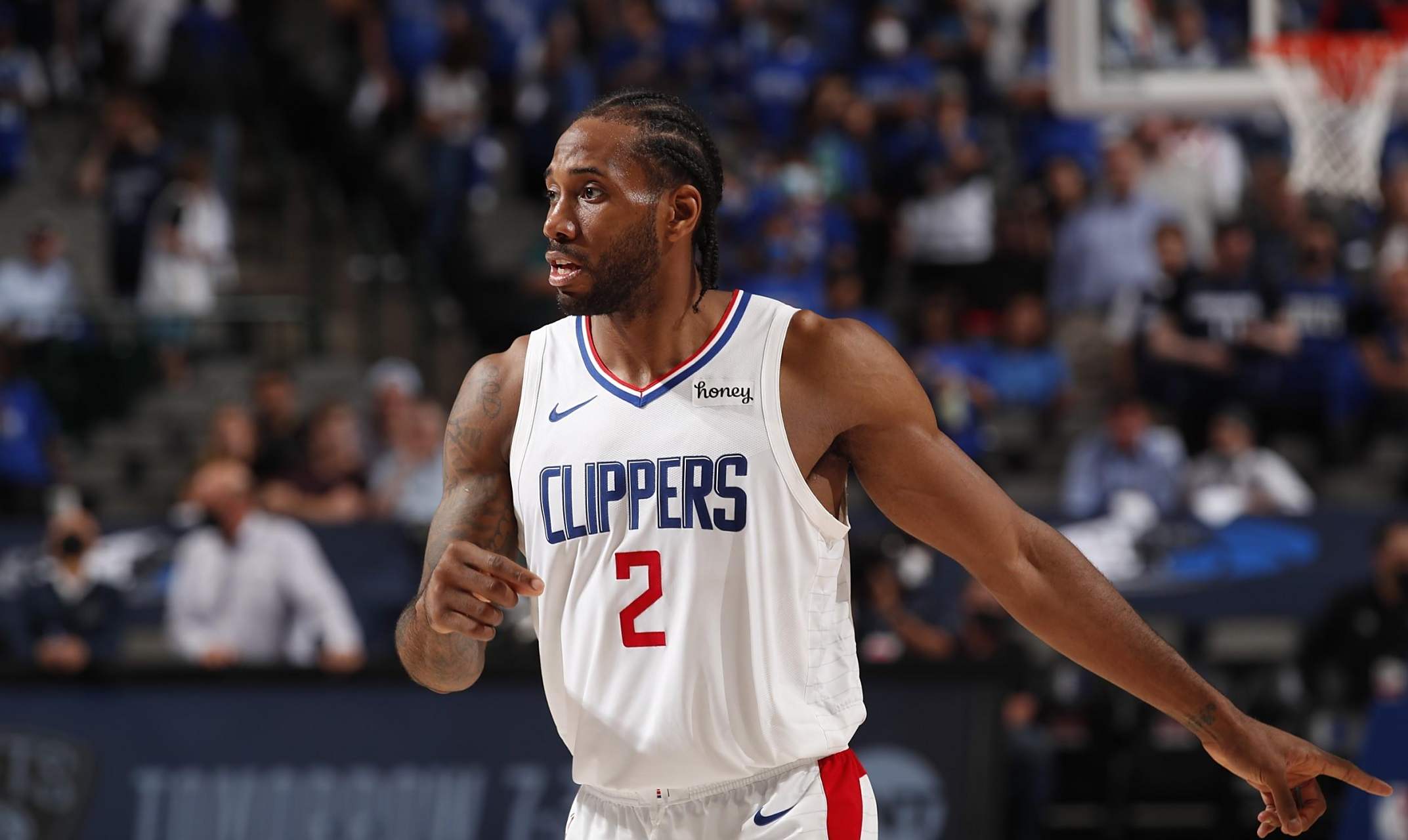 被球迷喷得退出国家队的吴曦，其实是郑智后最强后腰，场上也很拼（因球迷质疑一度退出国足的吴曦，其实是郑智之后最强后腰，场上拼劲十足）