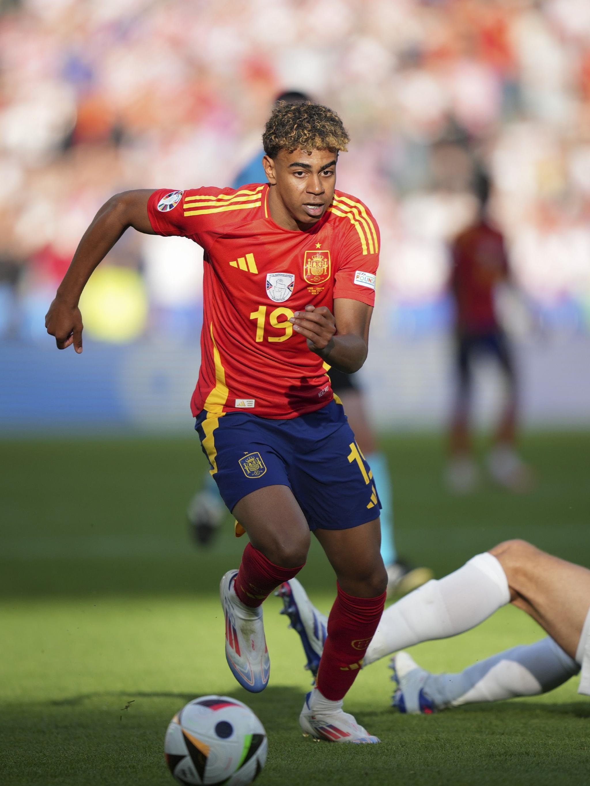 意媒主编：霍伊伦有一种证明自己的心态；他还需学习串联组织（意媒总编：霍伊伦渴望自证，串联组织能力仍需提升）